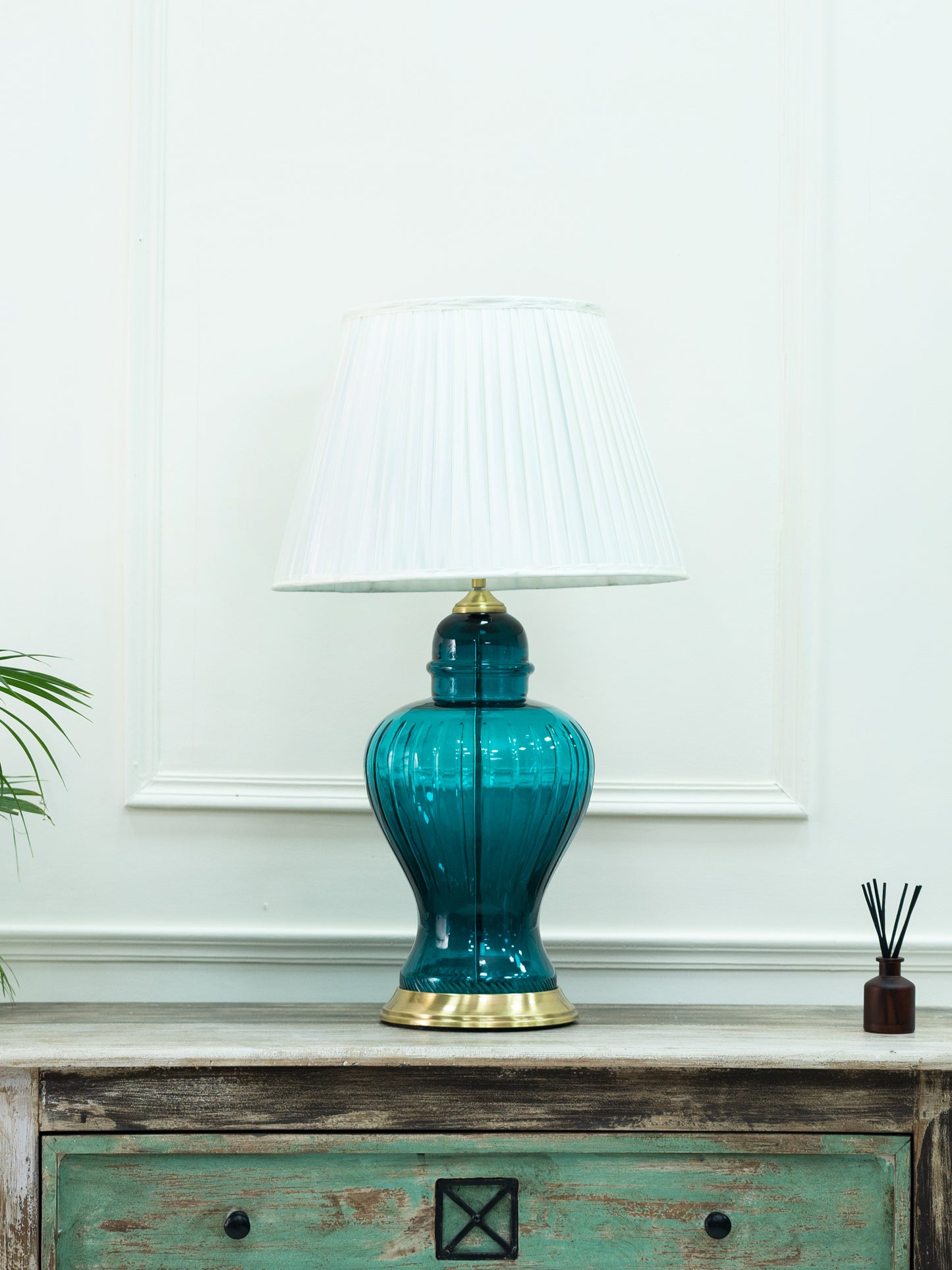 Gauhar Surahi Table lamp
